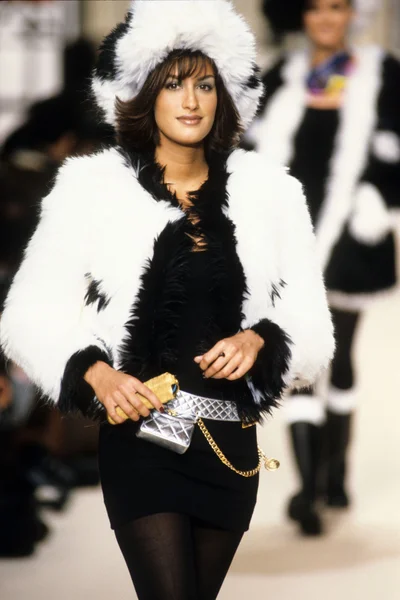 Look 16
